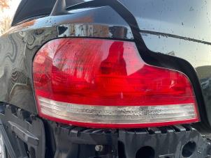 Gebruikte Achterlicht links BMW 1 serie (E88) 120i 16V Prijs € 74,99 Margeregeling aangeboden door Autodemontage Aandijk
