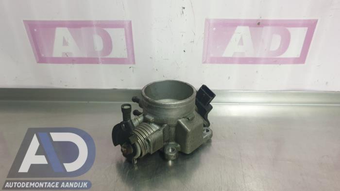 Gasklephuis van een Hyundai Tucson (JM) 2.0 16V CVVT 4x2 2006