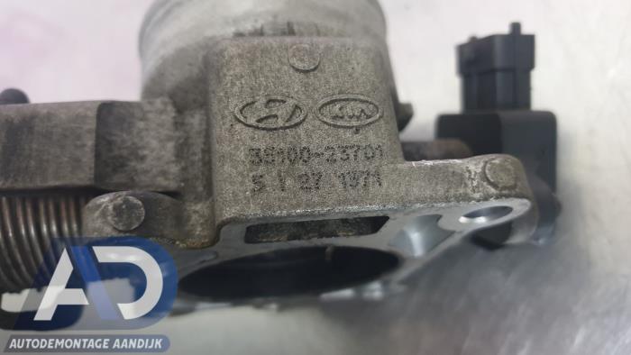 Gasklephuis van een Hyundai Tucson (JM) 2.0 16V CVVT 4x2 2006