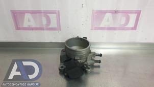 Gasklephuis van een Hyundai Tucson (JM) 2.0 16V CVVT 4x2 2006