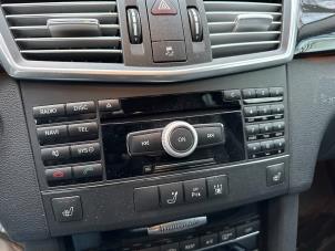 Gebruikte Radio CD Speler Mercedes E Estate (S212) E-350 CDI V6 24V BlueEfficiency Prijs € 349,99 Margeregeling aangeboden door Autodemontage Aandijk
