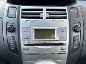 Gebruikte Radio CD Speler Toyota Yaris II (P9) 1.3 16V VVT-i Prijs € 49,99 Margeregeling aangeboden door Autodemontage Aandijk