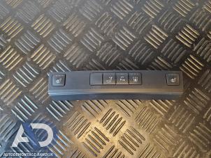 Gebruikte Schakelaar Stoelverwarming Mercedes E Estate (S212) E-350 CDI V6 24V BlueEfficiency Prijs € 74,99 Margeregeling aangeboden door Autodemontage Aandijk