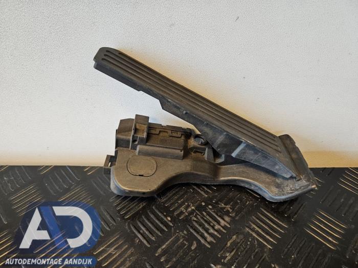 Gebruikte Gaspedaalpositie Sensor Volkswagen Golf V (1K1) 1.6 FSI 16V Prijs € 19,99 Margeregeling aangeboden door Autodemontage Aandijk