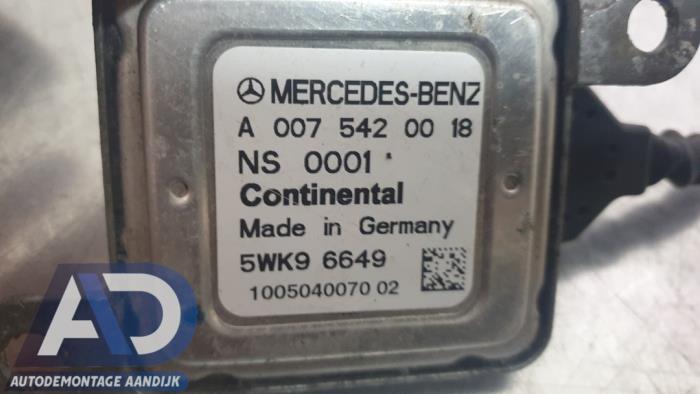 Nox sensor van een Mercedes-Benz E (C207) E-350 CGI V6 24V 2011
