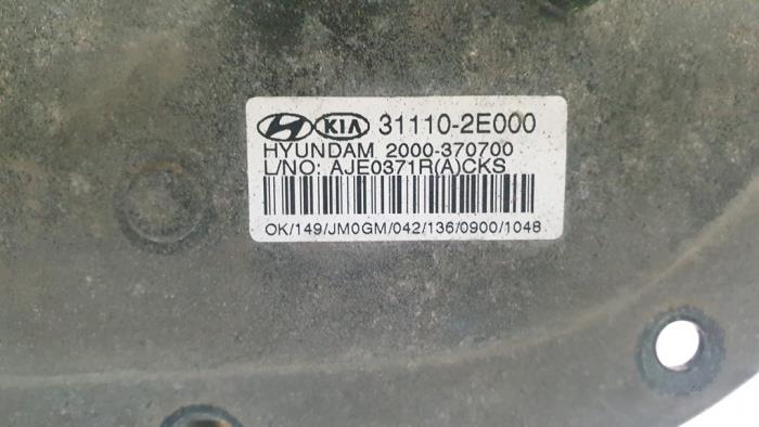 Brandstofpomp Elektrisch van een Hyundai Tucson (JM) 2.0 16V CVVT 4x2 2006