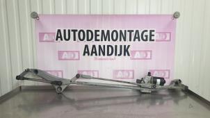 Gebruikte Ruitenwismotor + Mechaniek Mercedes B (W245,242) 2.0 B-180 CDI 16V Prijs € 39,99 Margeregeling aangeboden door Autodemontage Aandijk