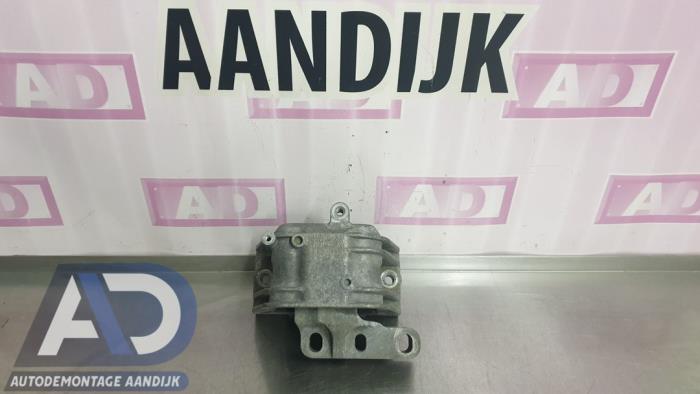 Gebruikte Motorsteun Volkswagen Passat Variant (3C5) 2.0 TDI 140 Prijs € 24,99 Margeregeling aangeboden door Autodemontage Aandijk