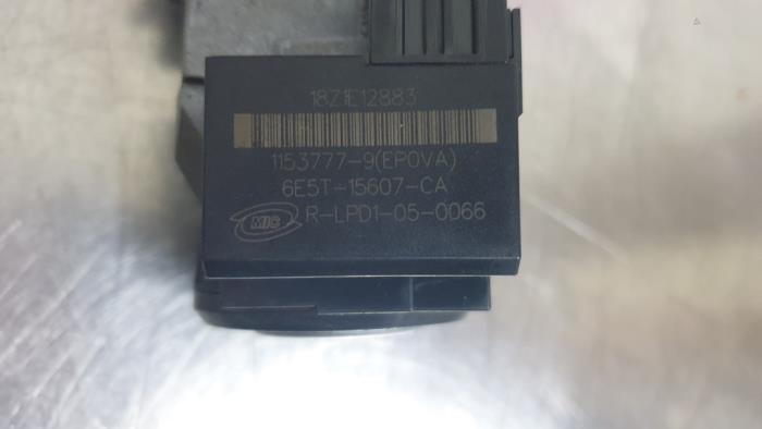 Sleutel+Contactslot van een Ford Focus 3 Wagon 1.6 TDCi 95 2012
