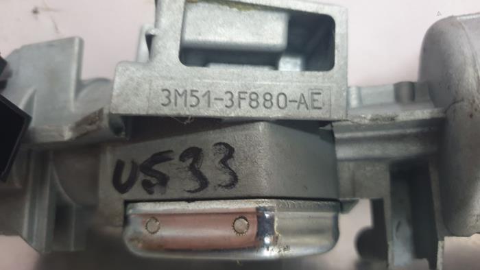 Sleutel+Contactslot van een Ford Focus 3 Wagon 1.6 TDCi 95 2012