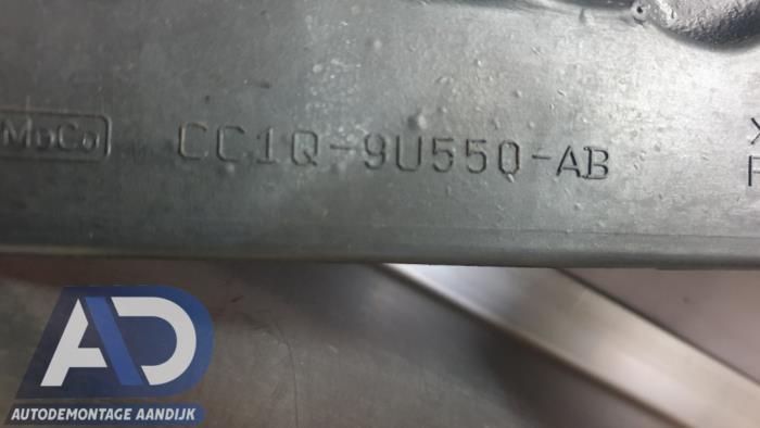 Afdekplaat motor van een Ford Transit Custom 2.2 TDCi 16V 2014