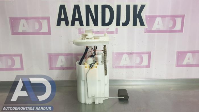 Gebruikte Tank element Pomp Opel Corsa E 1.2 16V Prijs € 39,99 Margeregeling aangeboden door Autodemontage Aandijk