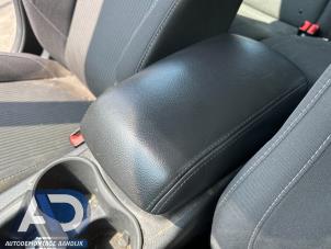 Gebruikte Armleuning Ford Focus 3 Wagon 1.6 TDCi ECOnetic Prijs € 79,99 Margeregeling aangeboden door Autodemontage Aandijk