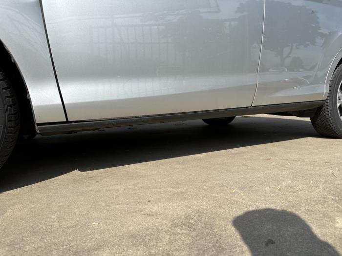 Zijskirt links van een Ford B-Max (JK8) 1.4 16V 2014