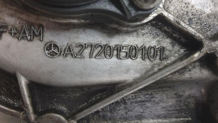 Distributiedeksel van een Mercedes-Benz E (C207) E-350 CGI V6 24V 2011