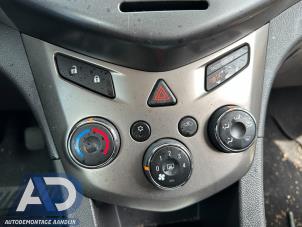 Gebruikte Chaufage Bedieningspaneel Chevrolet Aveo (300) 1.2 16V Prijs € 39,99 Margeregeling aangeboden door Autodemontage Aandijk