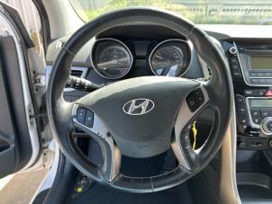 Gebruikte Stuurwiel Hyundai i30 (GDHB5) 1.6 CRDi Blue Drive 16V VGT Prijs € 74,99 Margeregeling aangeboden door Autodemontage Aandijk