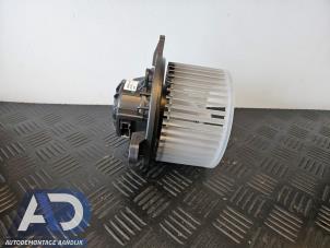 Gebruikte Kachel Ventilatiemotor Opel Karl 1.0 12V Prijs € 39,99 Margeregeling aangeboden door Autodemontage Aandijk