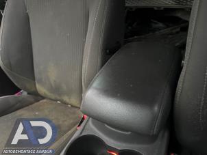 Gebruikte Armleuning Ford Focus 3 1.6 EcoBoost 16V Prijs € 79,99 Margeregeling aangeboden door Autodemontage Aandijk