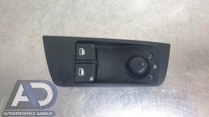 Gebruikte Schakelaar Elektrisch Raam Audi A1 (8X1/8XK) 1.6 TDI 16V Prijs € 29,99 Margeregeling aangeboden door Autodemontage Aandijk