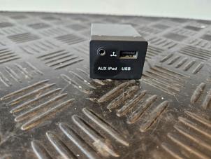 Gebruikte AUX/USB aansluiting Kia Cee'd Sporty Wagon (EDF) 1.6 16V Prijs € 24,99 Margeregeling aangeboden door Autodemontage Aandijk