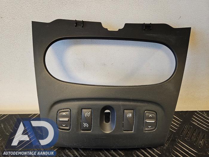 Gebruikte Dashboard deel Dacia Sandero II 0.9 TCE 12V Prijs € 34,99 Margeregeling aangeboden door Autodemontage Aandijk
