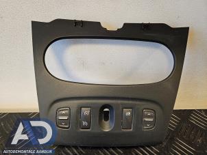 Gebruikte Dashboard deel Dacia Sandero II 0.9 TCE 12V Prijs € 34,99 Margeregeling aangeboden door Autodemontage Aandijk