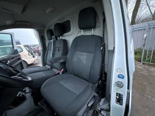 Gebruikte Stoel links Ford Transit Custom 1.0 12V Ecoboost PHEV Prijs € 249,99 Margeregeling aangeboden door Autodemontage Aandijk