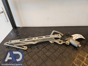 Gebruikte Ruitmechaniek 2Deurs rechts-voor Mercedes CLK (C208) 2.0 200K 16V Prijs € 49,99 Margeregeling aangeboden door Autodemontage Aandijk