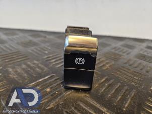 Gebruikte Schakelaar handrem Audi A4 Avant (B8) 2.0 TDI 16V Prijs € 19,99 Margeregeling aangeboden door Autodemontage Aandijk