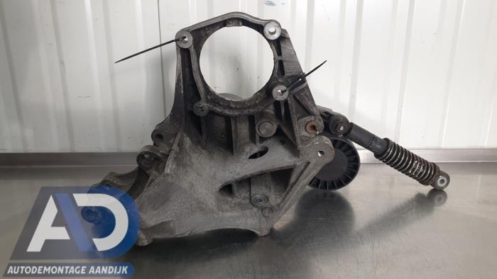 Gebruikte Dynamosteun boven Volkswagen Corrado 1.8 G60 Prijs € 49,99 Margeregeling aangeboden door Autodemontage Aandijk