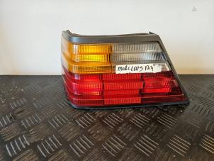 Gebruikte Achterlicht links Mercedes E (W124) 2.0 200 Prijs € 29,99 Margeregeling aangeboden door Autodemontage Aandijk