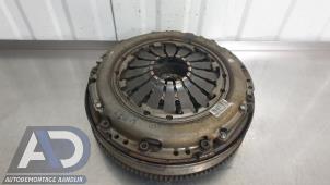 Gebruikte Dubbele massa vliegwiel Fiat Grande Punto (199) 1.3 JTD Multijet 16V VGT Prijs € 149,99 Margeregeling aangeboden door Autodemontage Aandijk