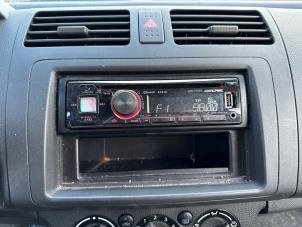 Gebruikte Radio CD Speler Suzuki Swift (ZA/ZC/ZD1/2/3/9) 1.3 VVT 16V Prijs € 29,99 Margeregeling aangeboden door Autodemontage Aandijk