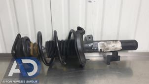 Gebruikte Schokdemperpoot links-voor Volvo V40 (MV) 1.6 D2 Prijs € 49,99 Margeregeling aangeboden door Autodemontage Aandijk