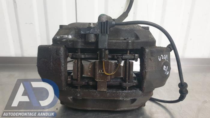 Remklauw (Tang) rechts-voor van een Mercedes-Benz E (W211) 3.2 E-320 CDI 24V 2004