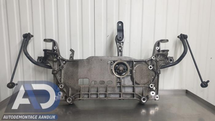 Subframe van een Audi TT (8J3) 2.0 TFSI 16V TTS Quattro 2010