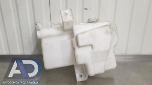 Gebruikte Ruitensproeiertank voor Volvo V40 (MV) 1.6 D2 Prijs € 29,99 Margeregeling aangeboden door Autodemontage Aandijk