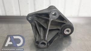 Gebruikte Versnellingsbak Steun Volvo V40 (MV) 1.6 D2 Prijs € 24,99 Margeregeling aangeboden door Autodemontage Aandijk