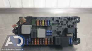 Gebruikte Zekeringkast Mercedes E (W211) 3.2 E-320 CDI 24V Prijs € 99,99 Margeregeling aangeboden door Autodemontage Aandijk