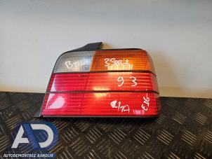 Gebruikte Achterlicht rechts BMW 3 serie (E36/4) 318i Prijs € 24,99 Margeregeling aangeboden door Autodemontage Aandijk