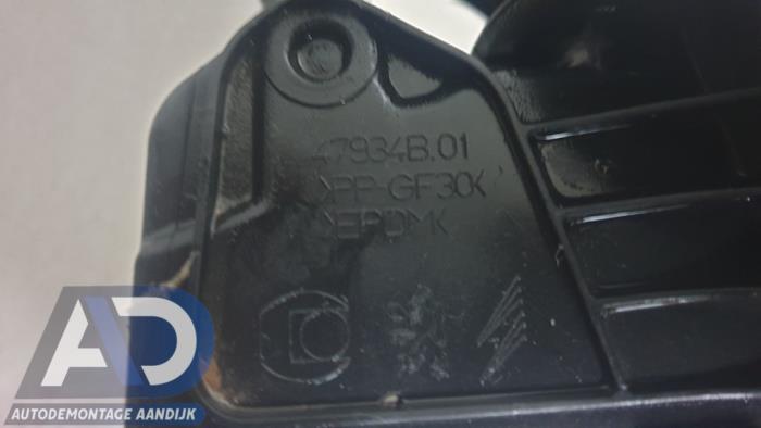 Tank Klep van een Peugeot 308 SW (4E/H) 1.6 HDi 16V 2010