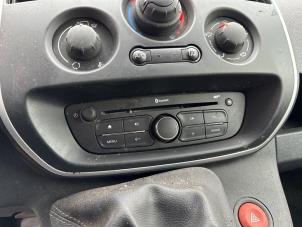 Gebruikte Radio CD Speler Renault Kangoo Express (FW) 1.5 dCi 75 FAP Prijs € 99,99 Margeregeling aangeboden door Autodemontage Aandijk