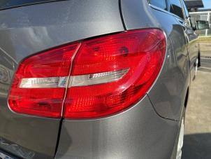 Gebruikte Achterlicht rechts Mercedes B (W246,242) 1.6 B-180 BlueEFFICIENCY Turbo 16V Prijs € 59,99 Margeregeling aangeboden door Autodemontage Aandijk