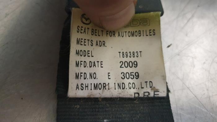 Veiligheidsgordel rechts-voor van een Mazda 2 (DE) 1.3 16V S-VT 2009