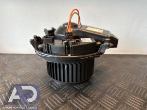 Gebruikte Chaufage Ventilatiemotor Mercedes B (W246) 1.6 B-180 BlueEFFICIENCY Turbo 16V Prijs € 49,99 Margeregeling aangeboden door Autodemontage Aandijk