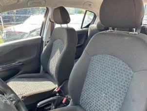 Gebruikte Voorstoel links Opel Corsa E 1.2 16V Prijs € 99,99 Margeregeling aangeboden door Autodemontage Aandijk