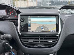 Gebruikte Navigatie Display Peugeot 208 I (CA/CC/CK/CL) 1.2 12V e-THP PureTech 110 Prijs € 199,99 Margeregeling aangeboden door Autodemontage Aandijk
