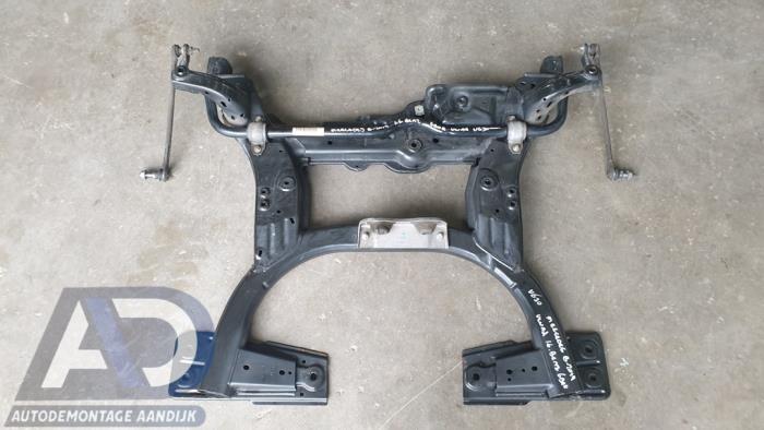 Subframe van een Mercedes-Benz B (W246) 1.6 B-180 BlueEFFICIENCY Turbo 16V 2014