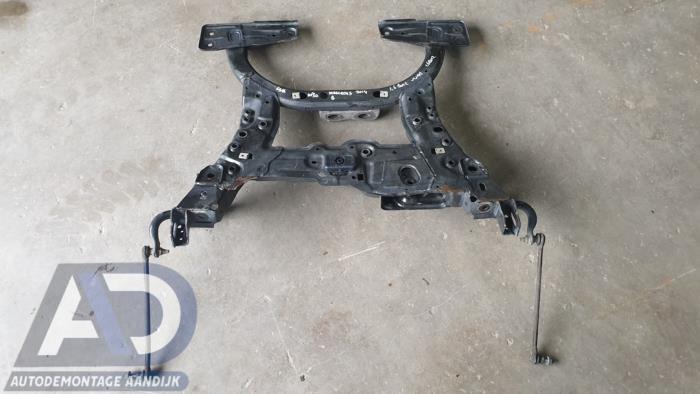 Subframe van een Mercedes-Benz B (W246) 1.6 B-180 BlueEFFICIENCY Turbo 16V 2014